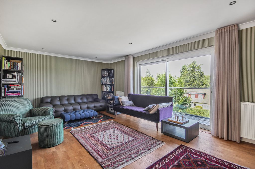 Property photo 2 of 17 Sitting Room