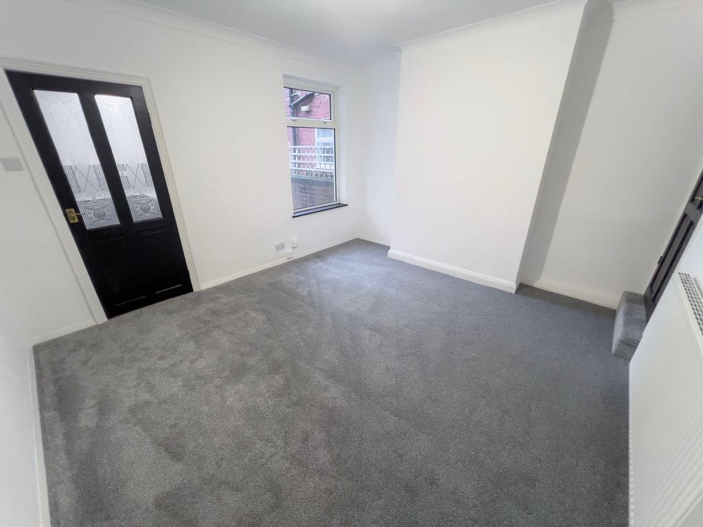 Property photo 3 of 10 Reception 2