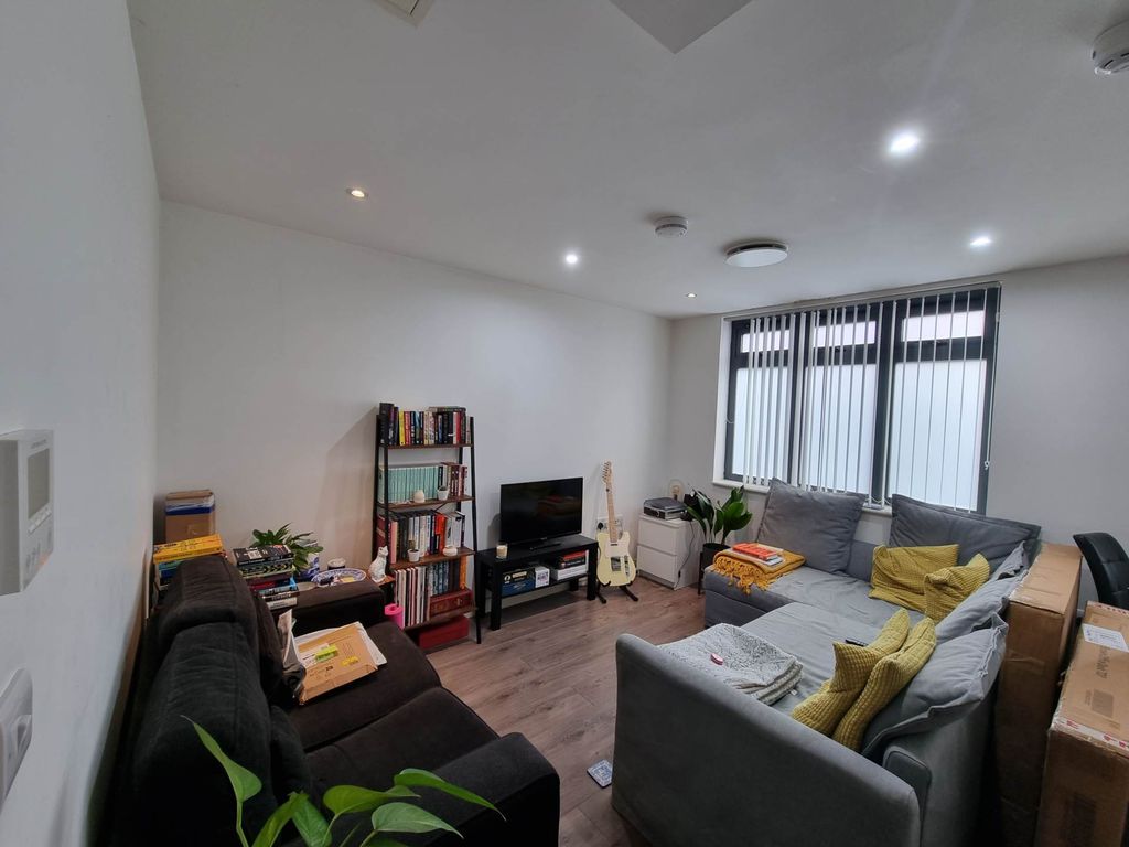 Property photo 2 of 6