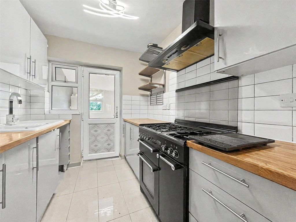 Property photo 3 of 18 Picture No. 08