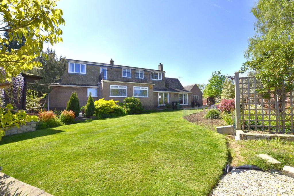 Property photo 1 of 28
