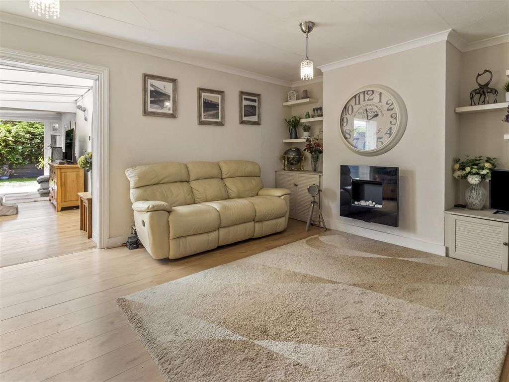 Property photo 3 of 19 67 Pavilion Road-002.Jpg