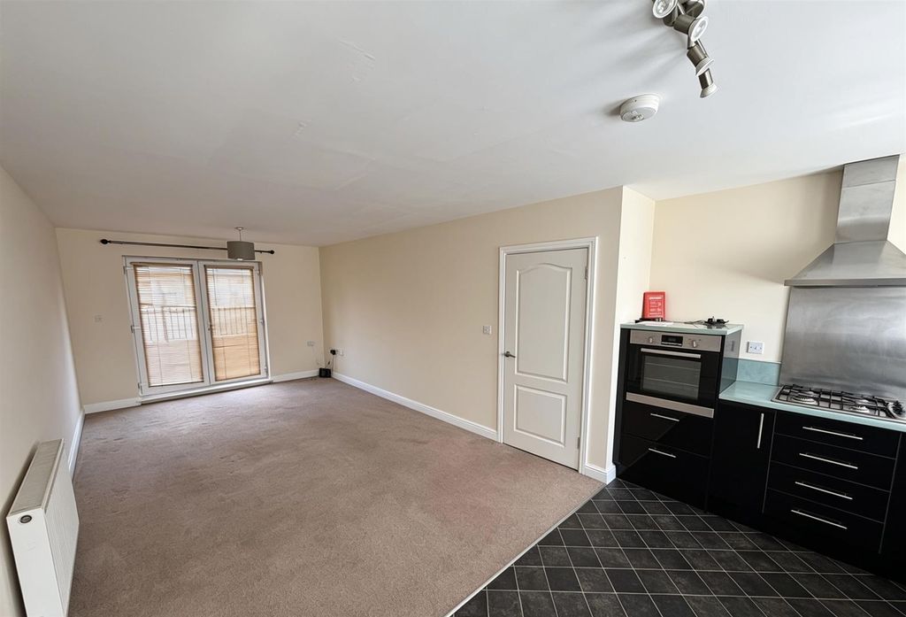 Property photo 2 of 11 Living Room