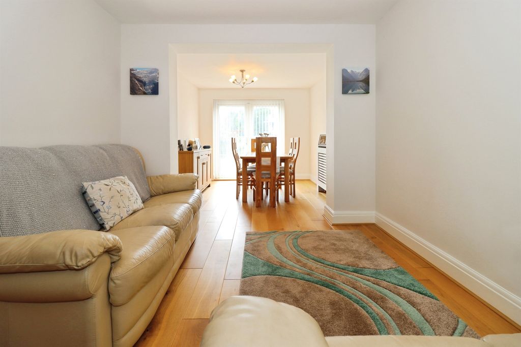 Property photo 2 of 27