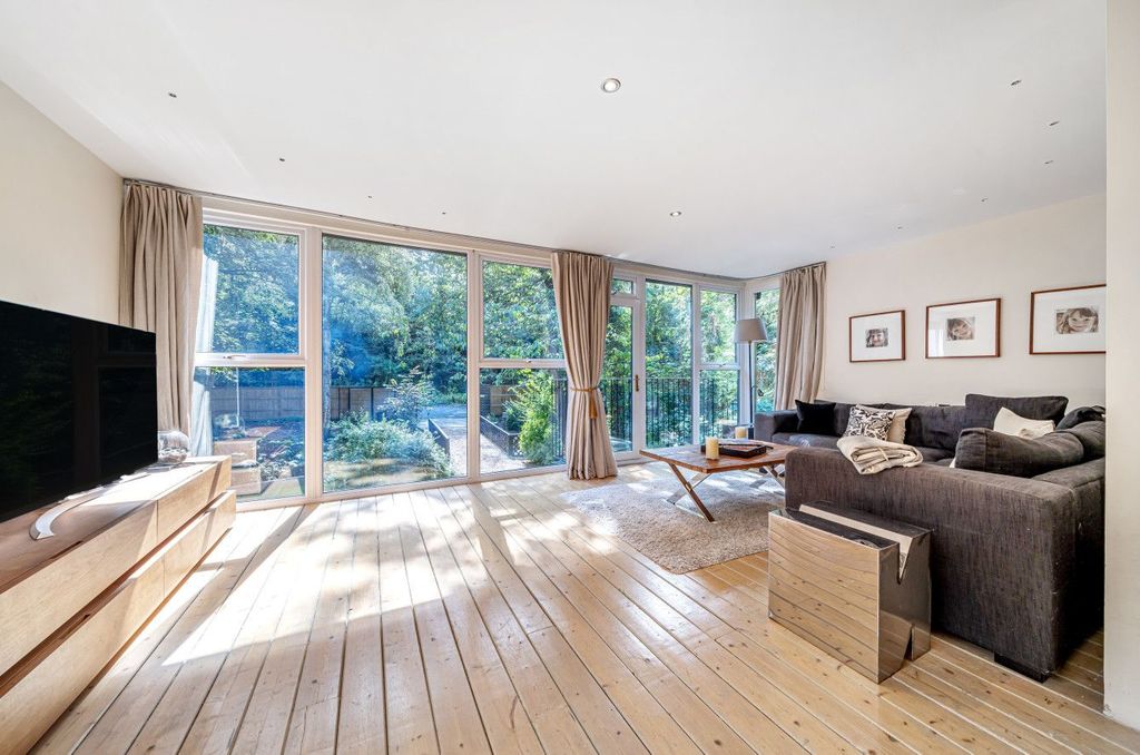 Property photo 2 of 31