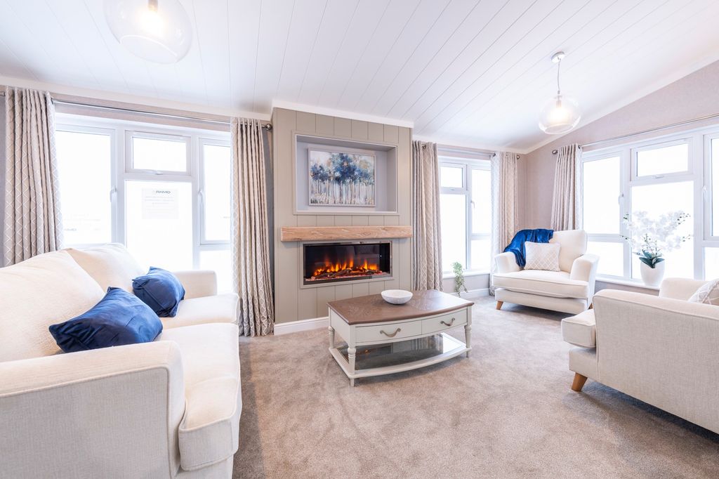 Property photo 1 of 28