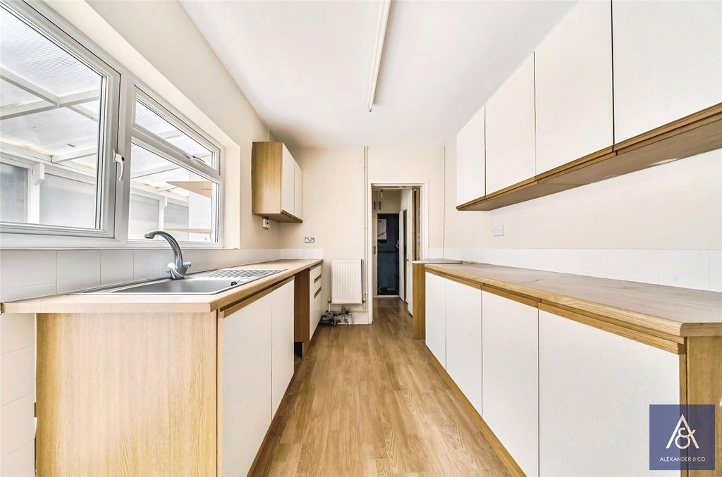 Property photo 3 of 20 Kitchen