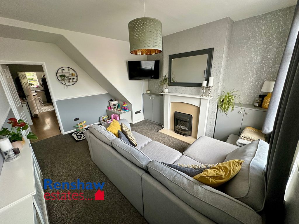 Property photo 1 of 9 L (2)