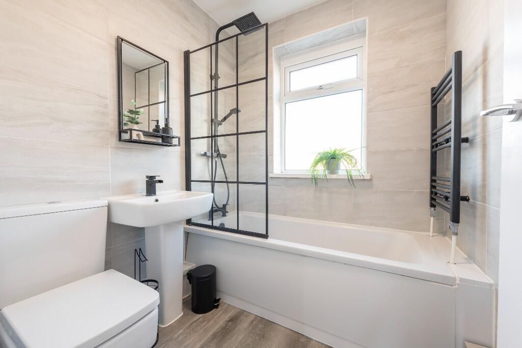 Property photo 1 of 9 3 Bed To Rent Orsett Street, London Se11