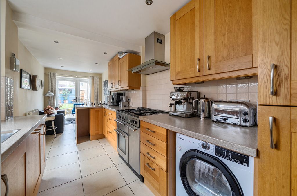 Property photo 2 of 24 1396694-16-696502...