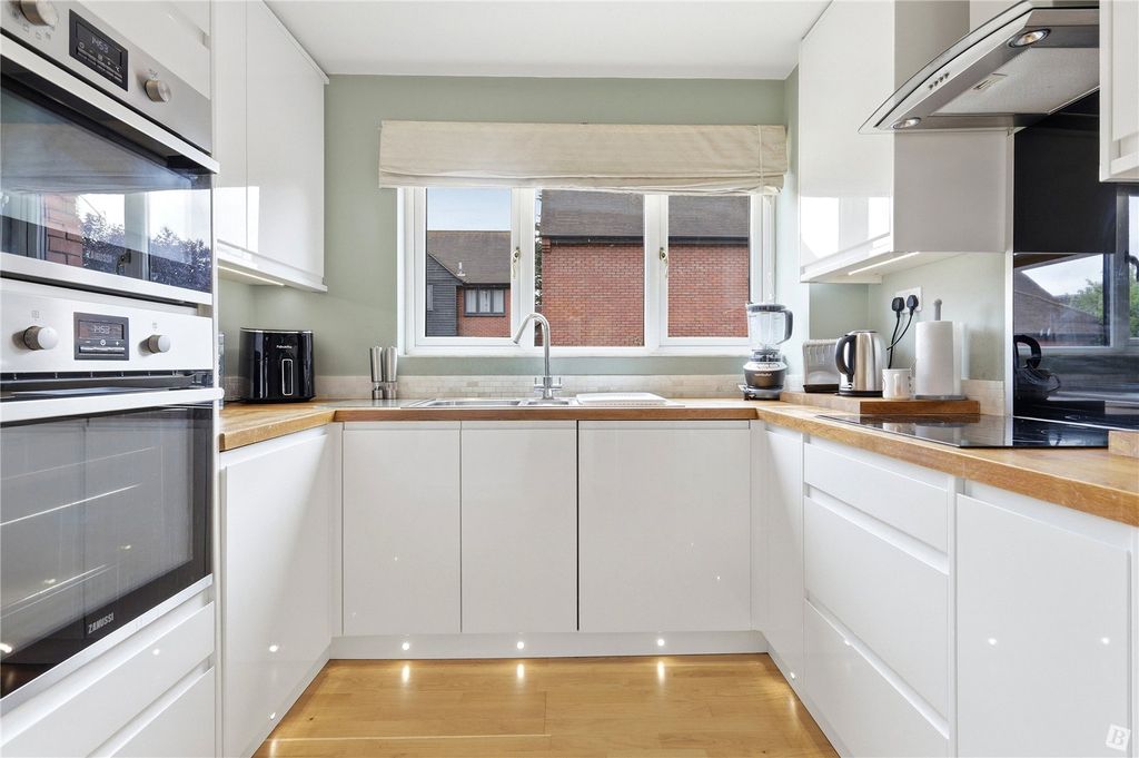 Property photo 2 of 19 Kitchen