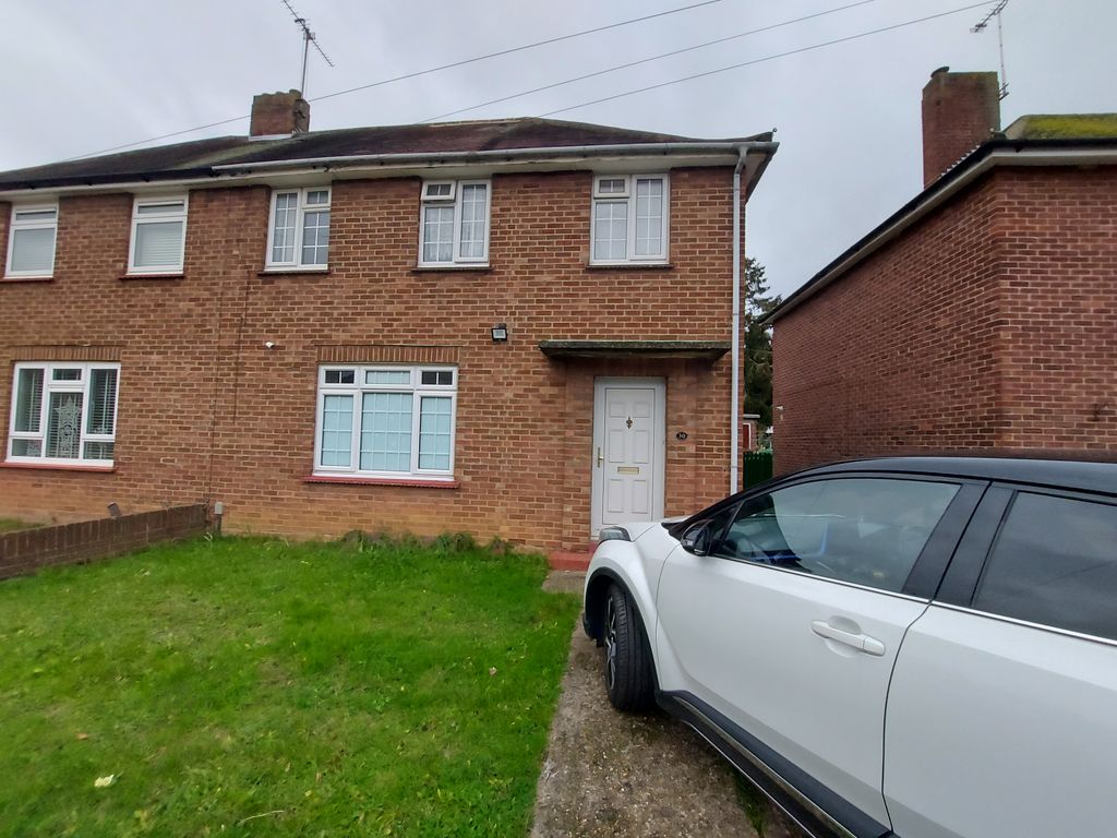 Property photo 1 of 10 4 Bed Semi-Detached House To Rent Langton Avenue, Chelmsford CM1