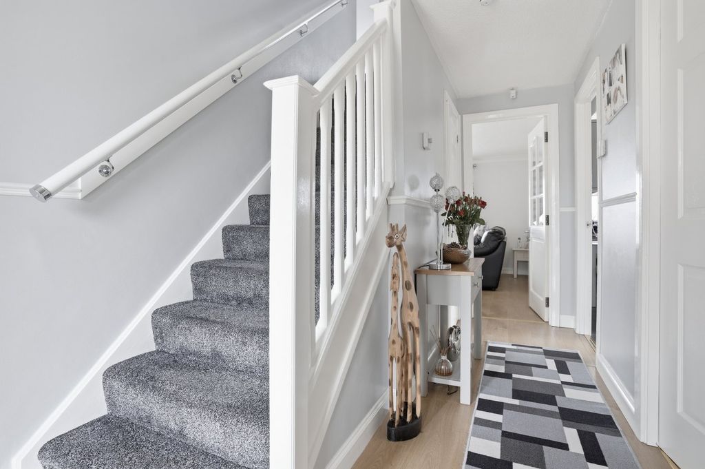 Property photo 3 of 43