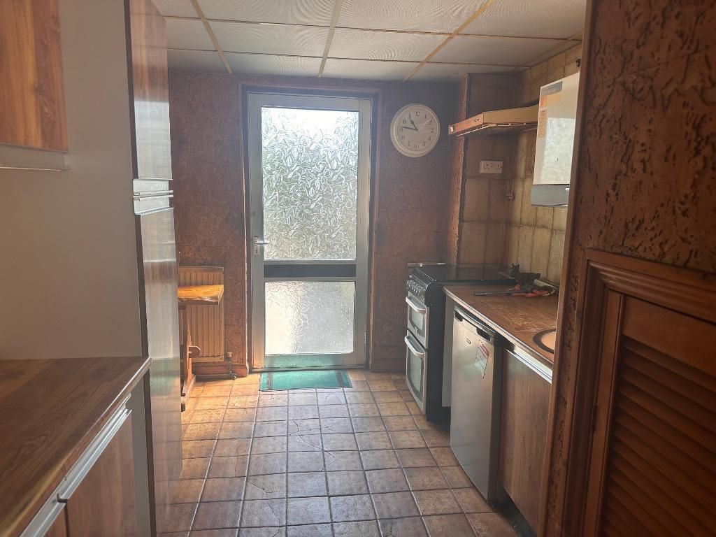 Property photo 3 of 16 Kitchen