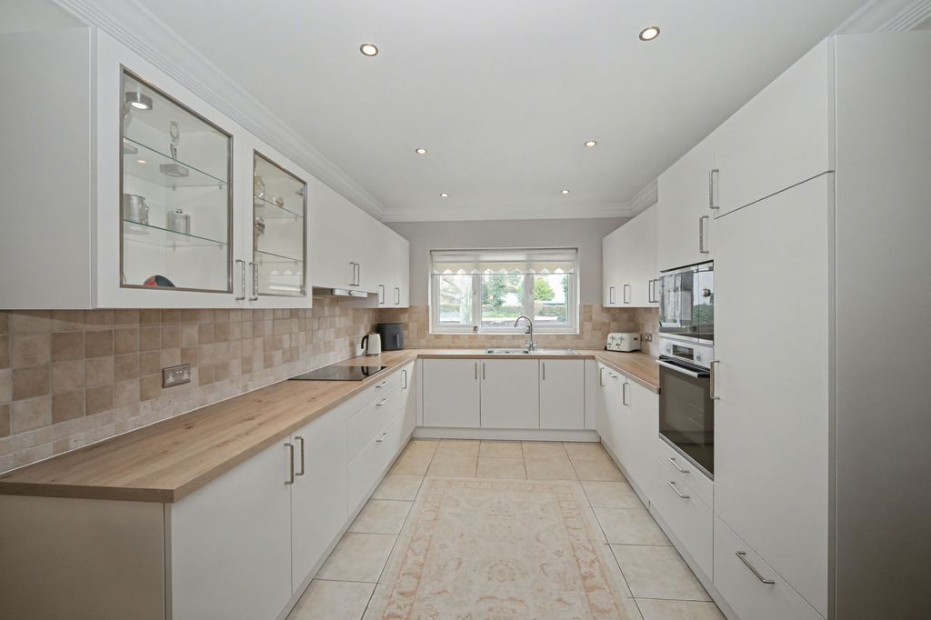 Property photo 2 of 26