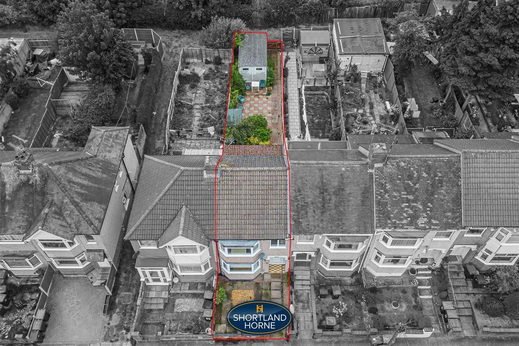 Property photo 2 of 13 Thomas_Landsdail_Street_Shortland_Horne-14.Jpg