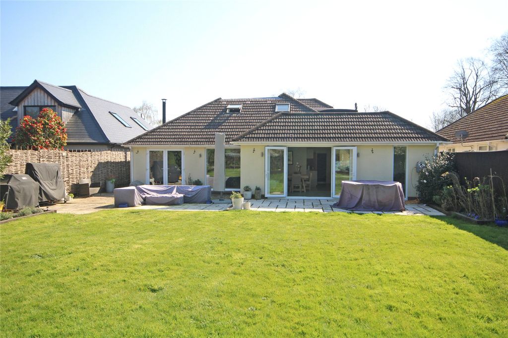 Property photo 2 of 18 Picture No. 15