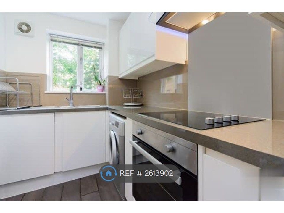 Property photo 2 of 7 Kitchen