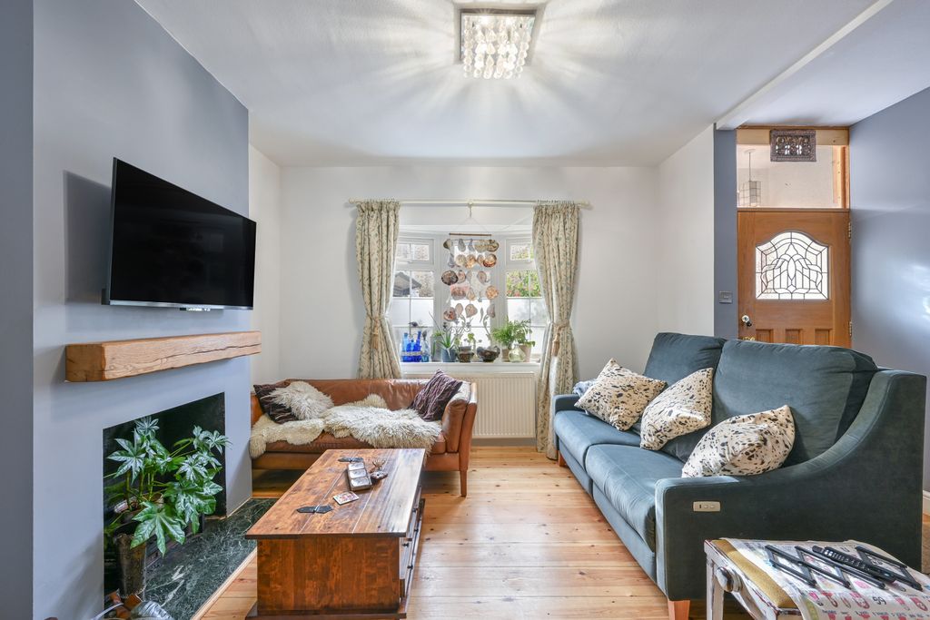 Property photo 2 of 12 Lounge