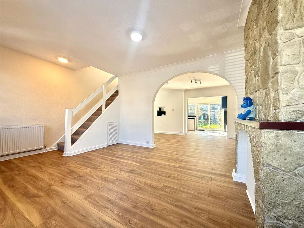 Property photo 2 of 11 Living Area