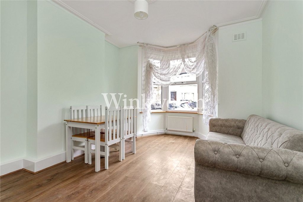 Property photo 3 of 8 Picture No. 10