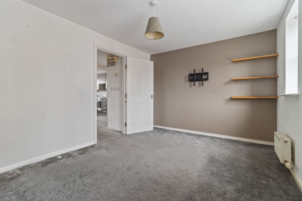 Property photo 3 of 11