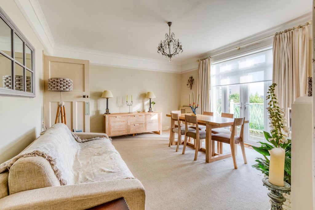 Property photo 2 of 52