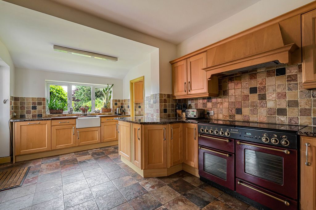 Property photo 2 of 31