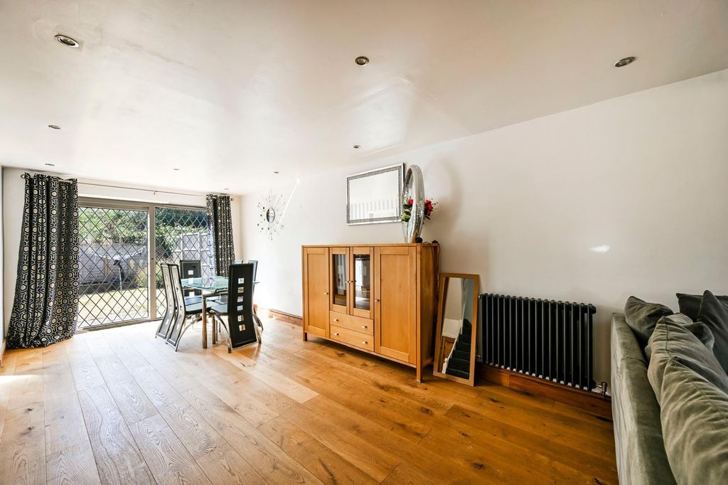 Property photo 2 of 25