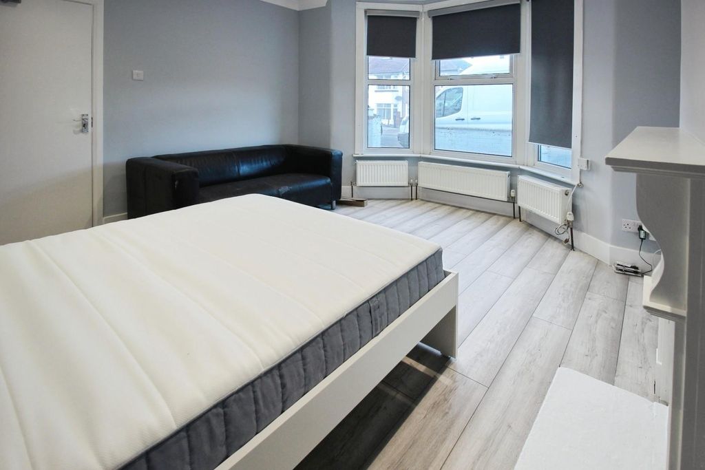 Property photo 2 of 8 B43532Af-Img_5413.Jpg