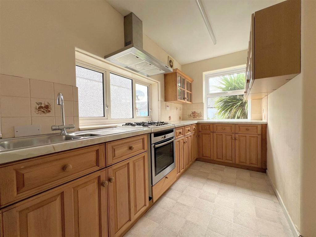 Property photo 3 of 21 Kitchen