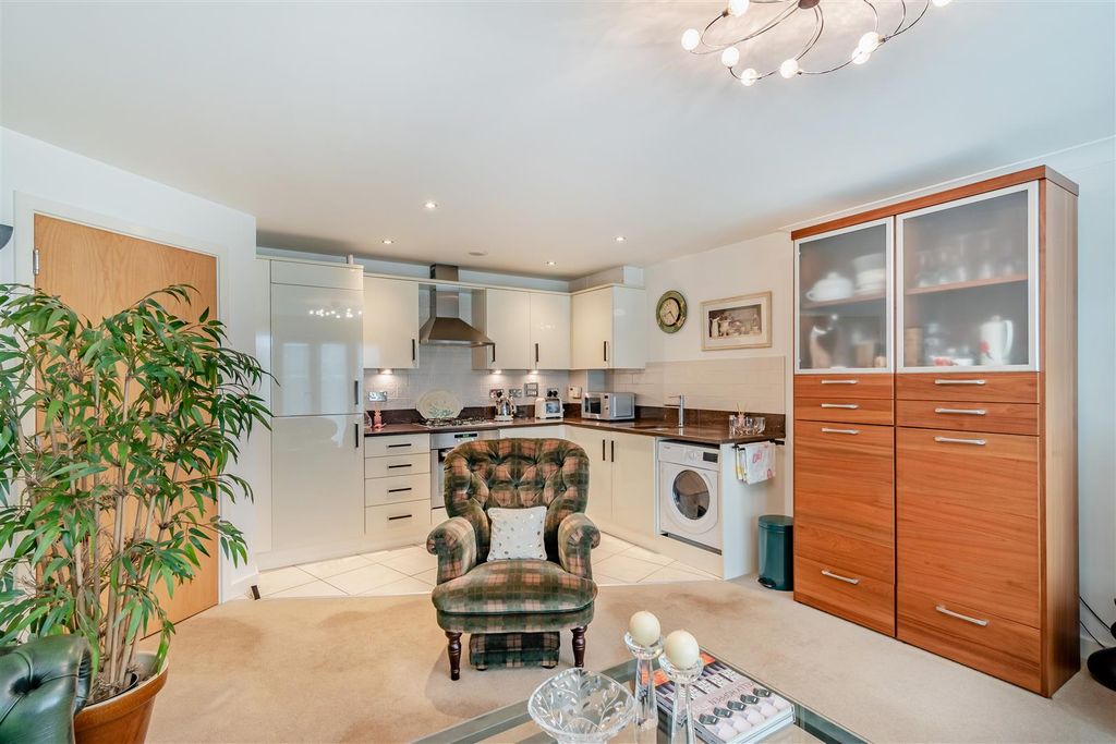 Property photo 3 of 12 8652911-Interior05.Jpg