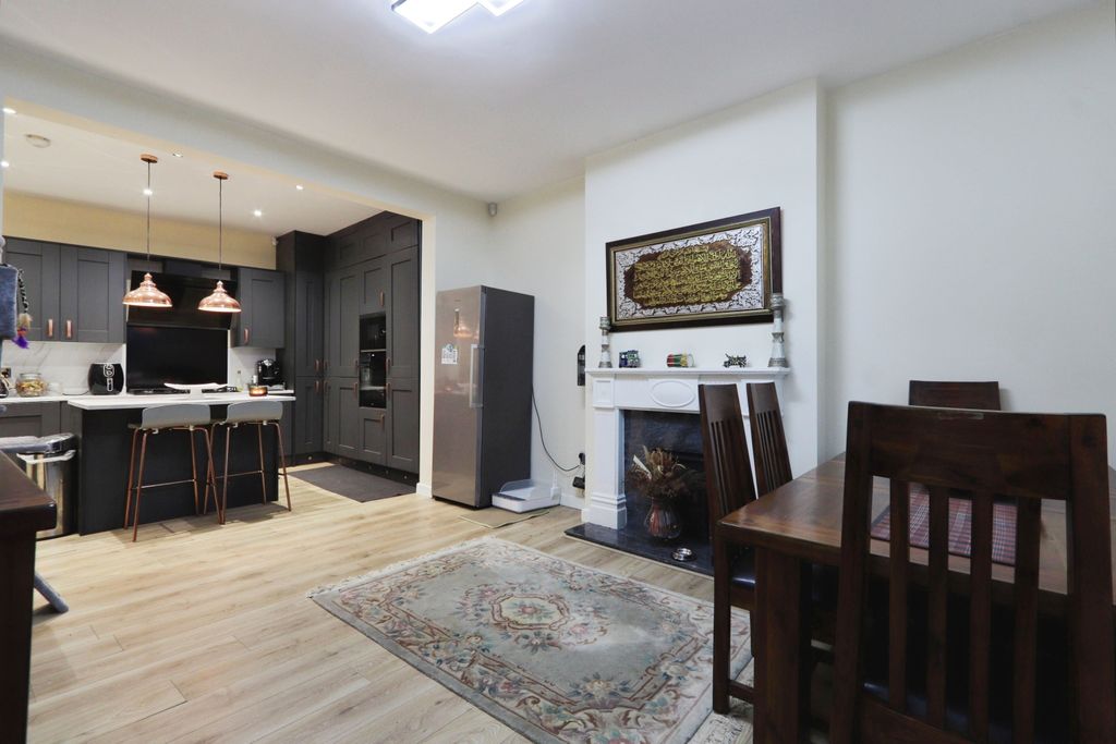 Property photo 2 of 20 Kitchen / Dining Room