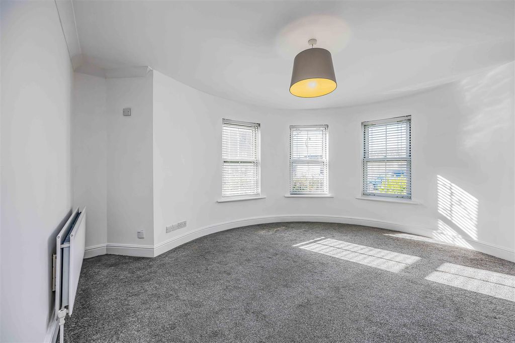 Property photo 3 of 36 57 White Hart Road, Old Portsmouth-Small-Porticoma