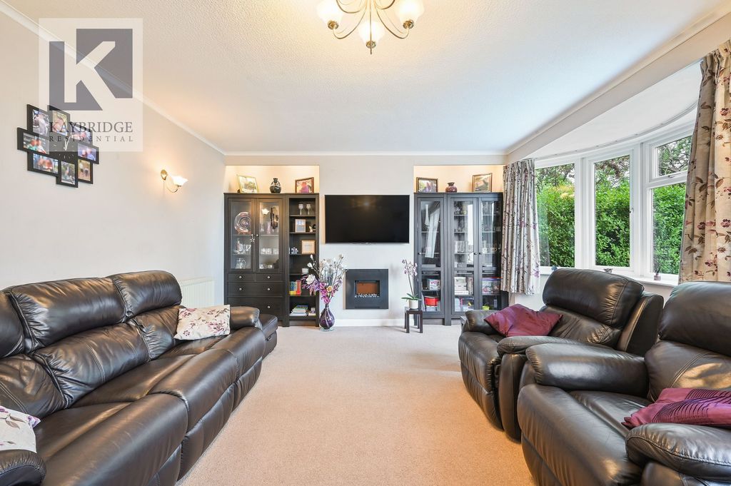 Property photo 3 of 16 Kingston Road, Epsom