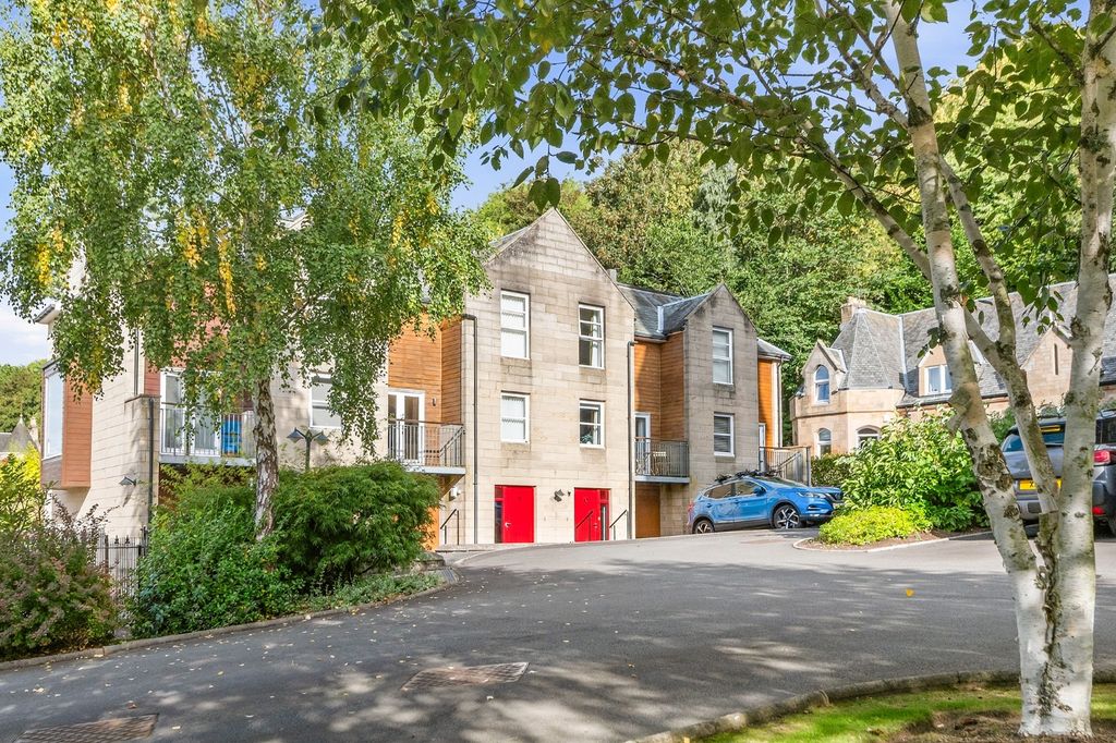 Property photo 1 of 31