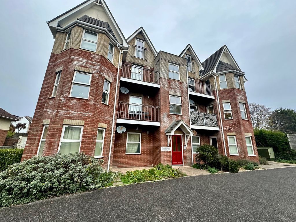 Property photo 3 of 18 Image