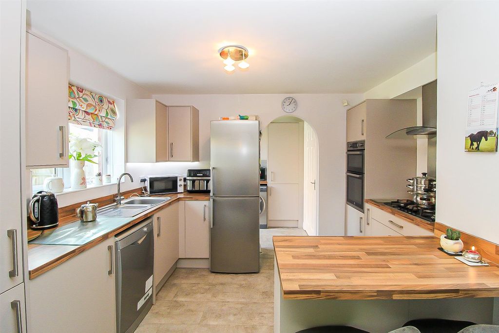 Property photo 2 of 16