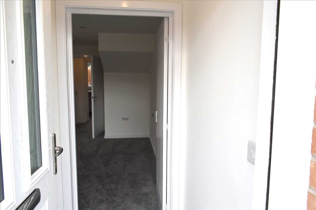 Property photo 3 of 21 Entrance Area :