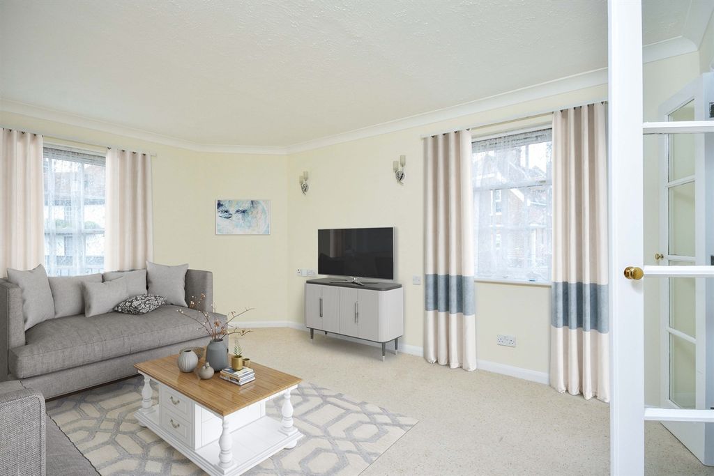 Property photo 1 of 11 (Main)