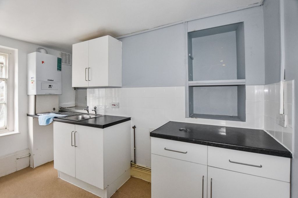 Property photo 3 of 15 Flat A, 104 Peckham Hill Street, Peckham, London, Se15 5Jt