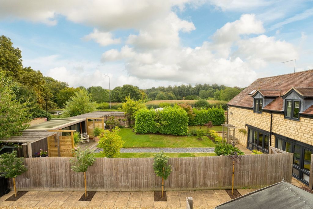 Property photo 2 of 40
