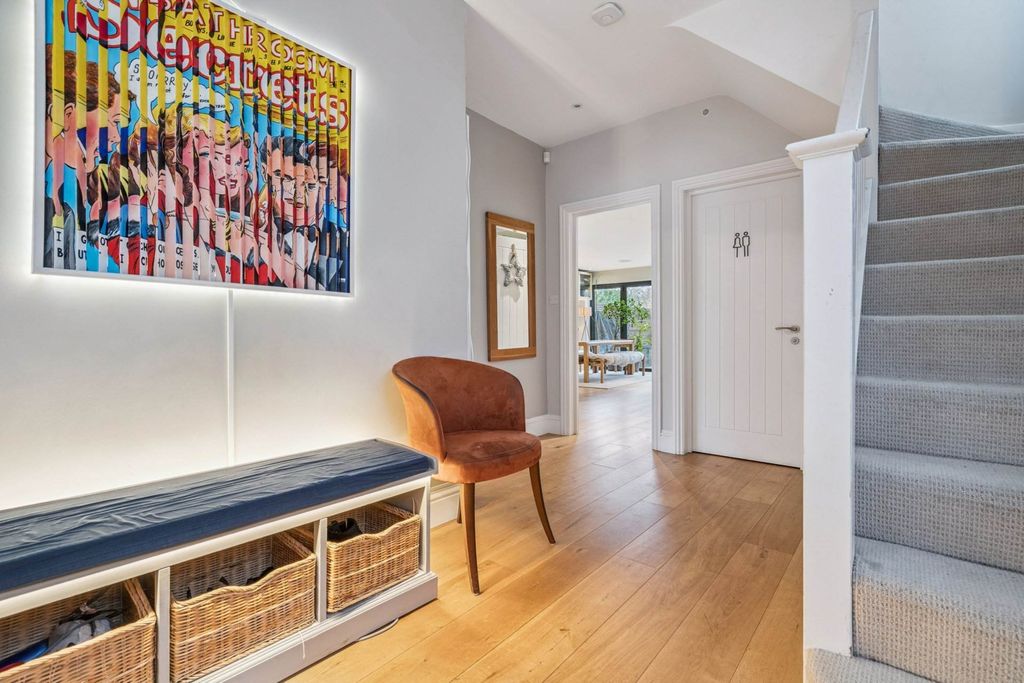 Property photo 2 of 23