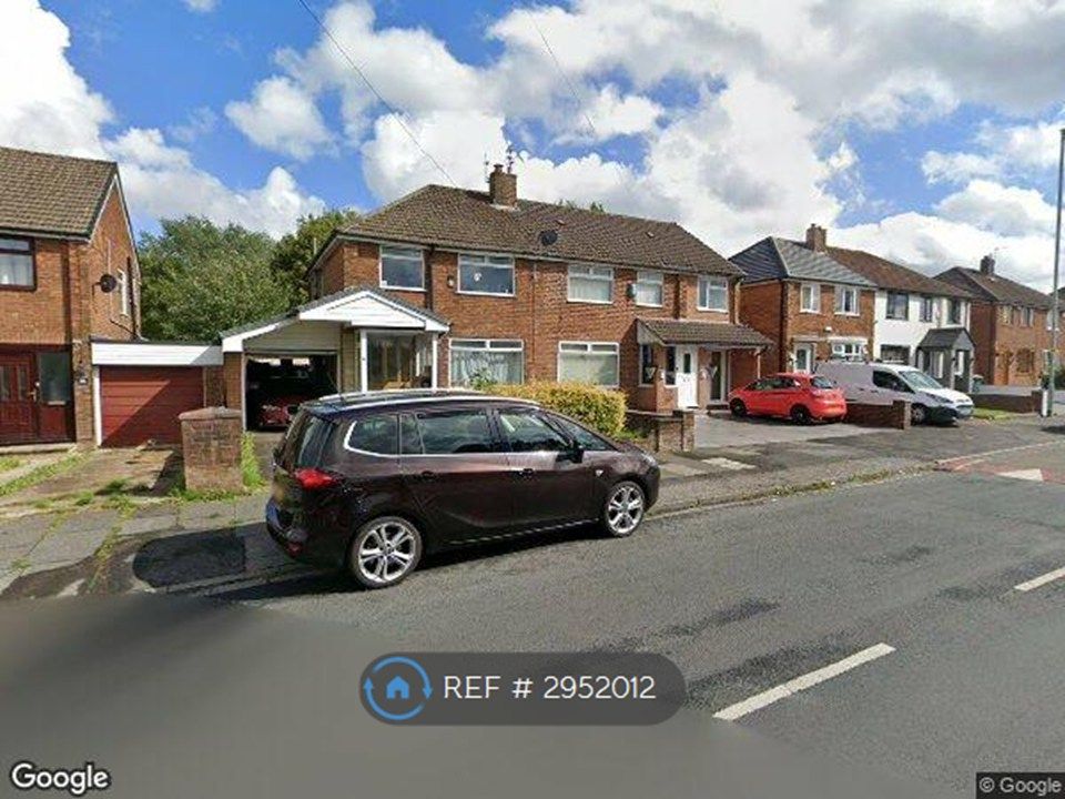 Property photo 1 of 8 3 Bed, 2 Living Rooms, Large Garden, 2 Garages