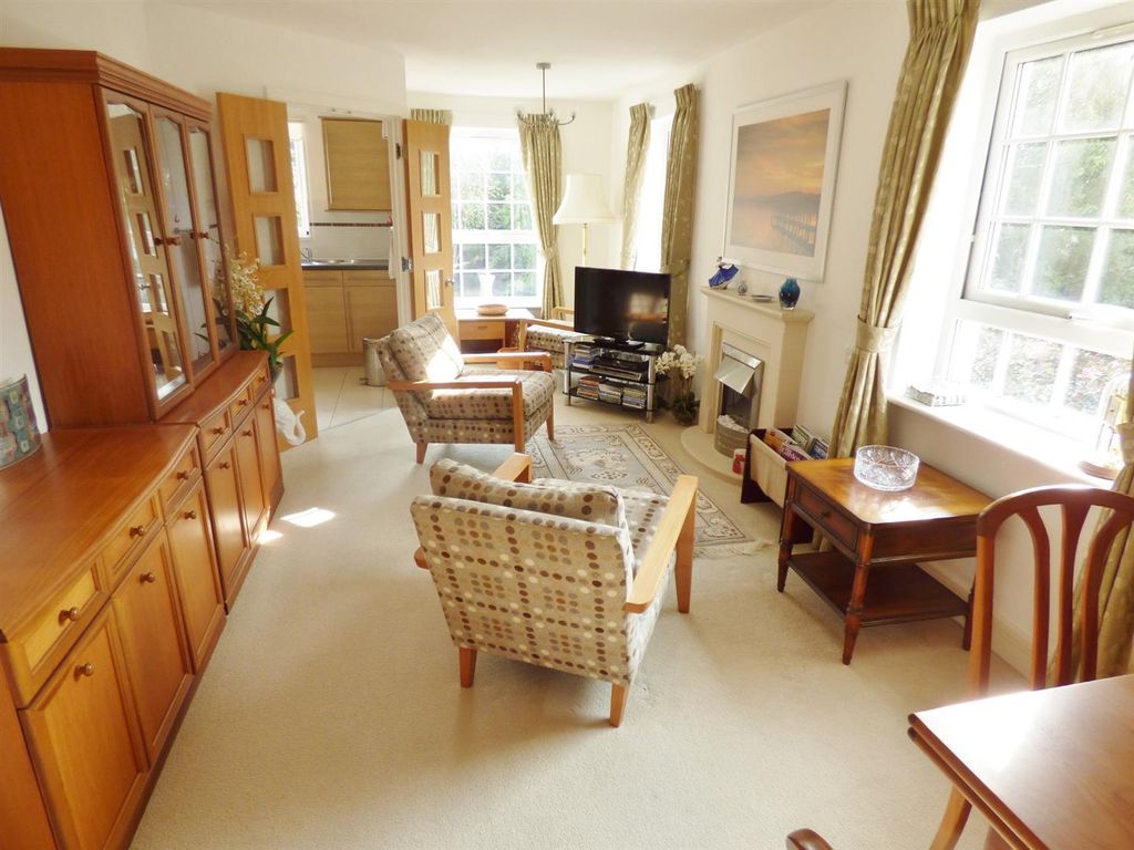 Property photo 3 of 11