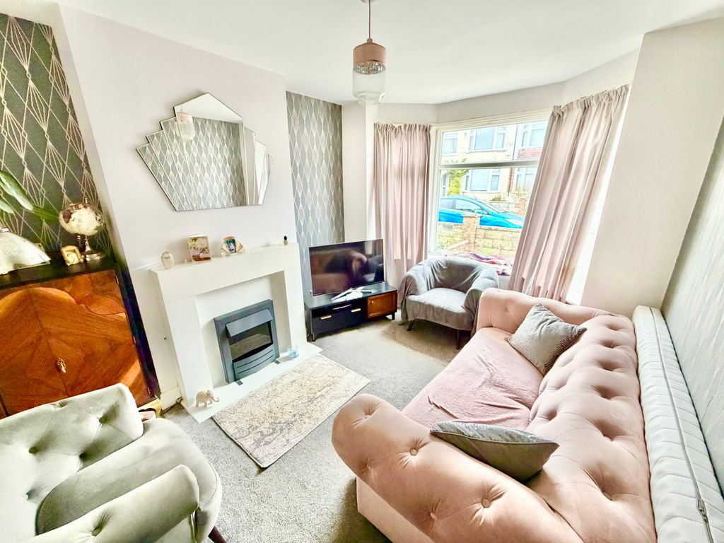 Property photo 2 of 10 Living Room