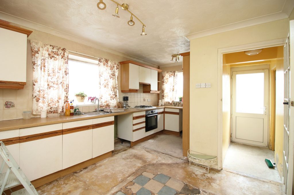 Property photo 3 of 19