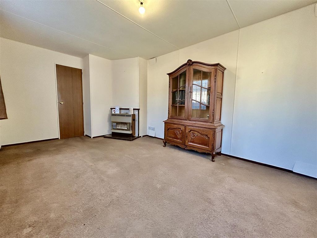 Property photo 3 of 6 Living Room