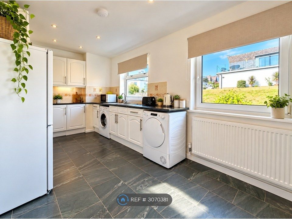 Property photo 2 of 7 Kitchen