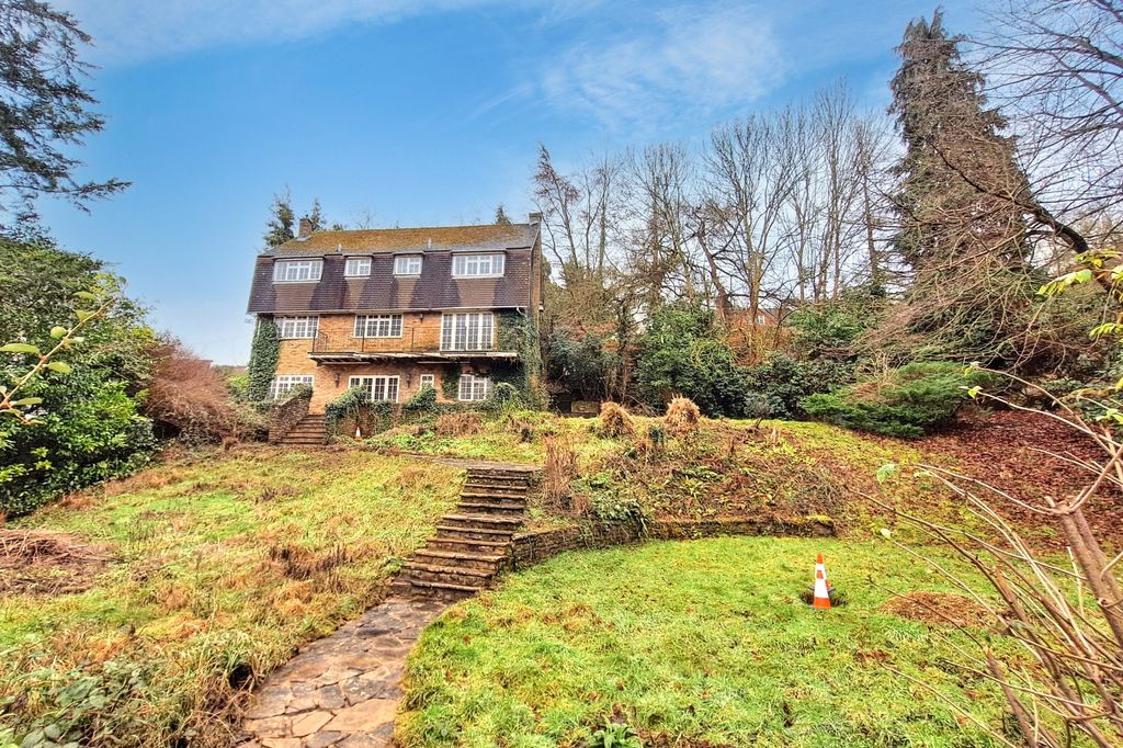Property photo 3 of 23 Mendota, Stonehouse Lane, Cookham, Sl6 9Tp